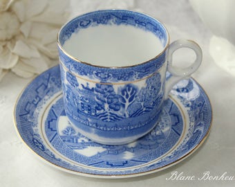 Bridgwood, Willow: Tea cup (demitasse) and saucer, white and blue, Asian pattern