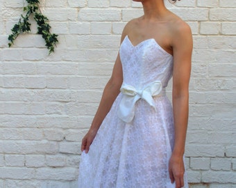 Darling Vintage 1980s does 1950s lace dress