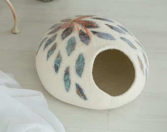 Cat bed, pet bed, cat cave, wool cat bed, felted cat bed, cat cocoon, cat house, pet furniture.