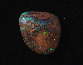 7.32 cts - Opal boulder - Australia - concave freeform cabochon