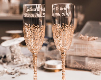 personalized wedding glasses Toasting flutes gold Glasses bride and groom Champagne glasses gold Wedding flutes Toasting flutes set of 2