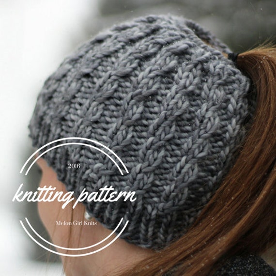 KNITTING PATTERN // Messy bun beanie Pattern // by 