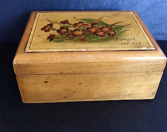 Vintage wooden box. Wooden box. Jewellery box. Collectable box. Trinket box.Love token. Forget me not treen. Vintage Moon London