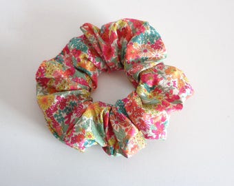 scrunchies, scrunchy scrunchie red floral Scrunchie chouchou , cotton scrunchie, hair scrunchie, Handmade by ScrunchiesCo .