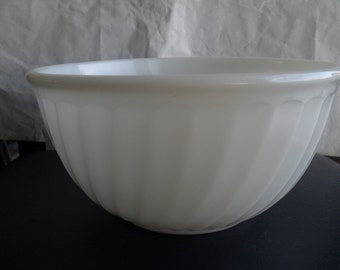 Pyrex White Mixing Bowl Fire King Vintage Swirl