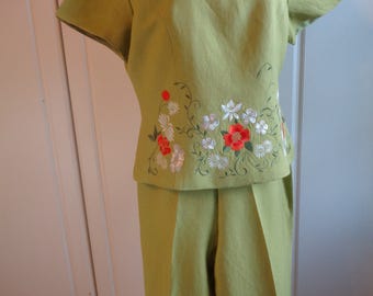Retro Embroidered Linen Rayon Blend Pantsuit Set in Chartreuse Green Color with machine embroidered flowers on the Top in Good Condition