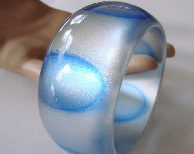 Wide Chunky Semi-Translucent Silver Lucite Blue Painted Abstract Inclusions Bangle Modernist Bracelet