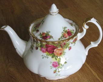 Large Royal Albert Old Country roses Teapot 2.5pnts excellent condition Vintage teaparty Teapot