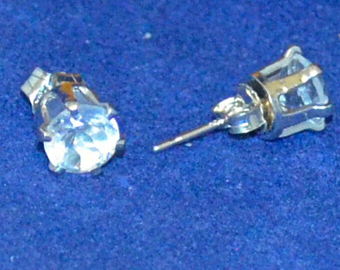 Crystal Quartz Stud Earring, 6mm Round, Natural, Set in Sterling Silver E1041