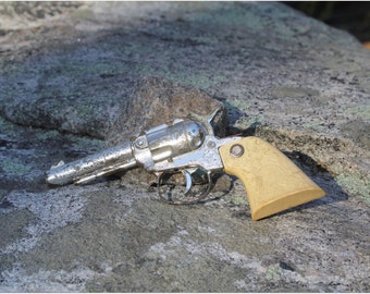 Vintage Unmarked Cap Gun with nice Indian Grips