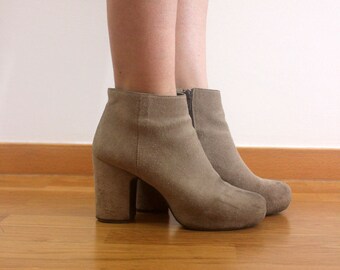 Vintage grey suede heel boots