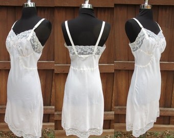 White Barbizon Full Slip Lace Trimmed Beautiful Pin Up Cut Out Lace Little Miss Bruised Lingerie Sz 13 / Small
