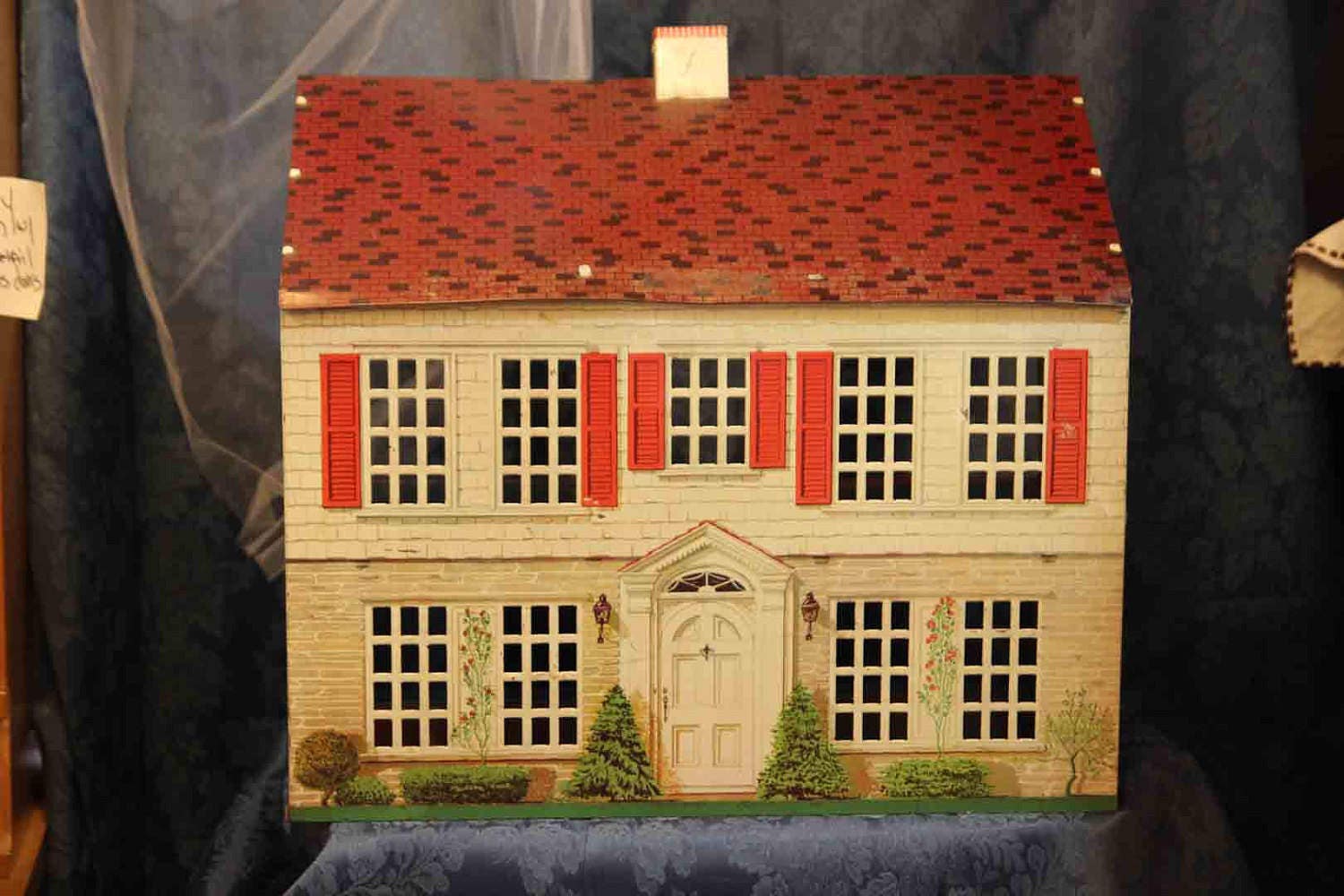 litho dollhouse