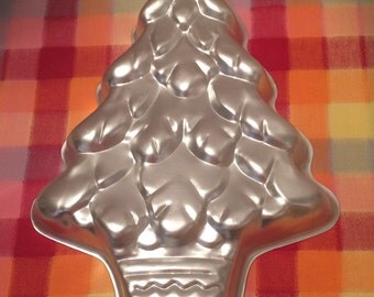 Wilton Christmas Tree Cake Pan Aluminum 1972 Wilton Aluminum Christmas cake pan Christmas tree cake pan