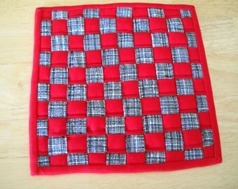 Woven fabric potholder//Woven fabric trivet/Red black and white woven fabric potholder/trivet//8" potholder/trivet//Red and black trivet
