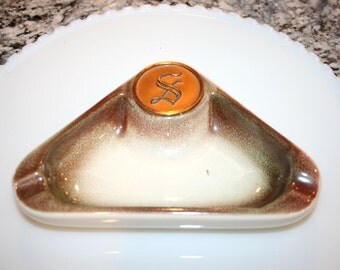 Roseville The Hyde Park No 1940//Heavy Triangle Ashtray//Monogrammed Medallion//Vintage Ashtray