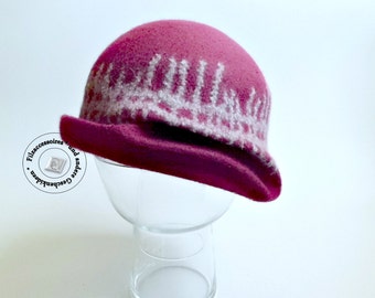 Felt Hat Cloche handgefilzt elegant design red grey Merino Wool winter fashion of winter accessories