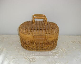 Malette osier pique nique. Wicker picnic suitcase. Vintage . France