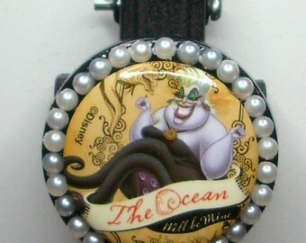 Ursula badge reel with white pearls