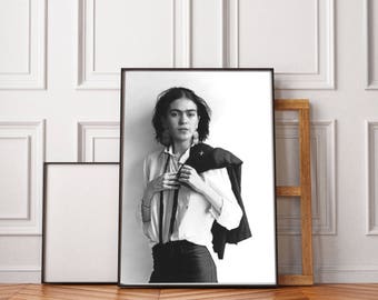 Frida Kahlo Photography PRINT, Frida Kahlo Poster, Wall Art, Frida Art, Frida Portrait, Retro Art, Black And White, Oversized Wall Art