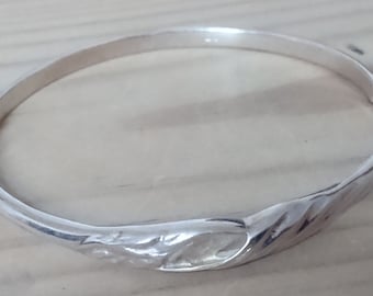 Vintage sterling silver hinged bangle