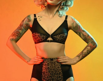 Suspender Garter Belt, Leopard Print, 6 Y-strap, Vintage Retro Style