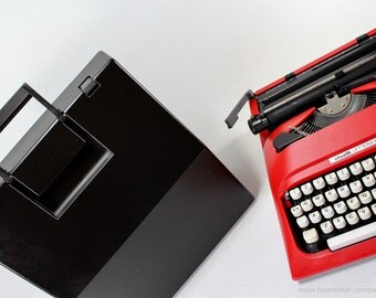 QWERTY - Typewriter Olivetti Lettera 10/12 vintage typewriter - portable typewriter - working typewriter - red typewriter - gift