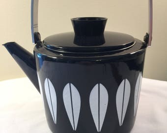 Cathrineholm norway black Lotus teapot - vintage cathrineholm enamelware - black lotus teapot - Norway Cathrineholm mid century - mid centur
