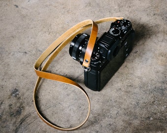 Minimalist Leather Camera Strap - Cavalier x Rivet