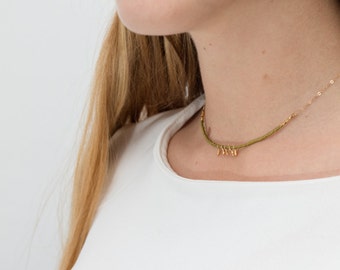 collier ras de cou court Mély plaqué or gold filled et perles japonaises kaki minimaliste boho bobo