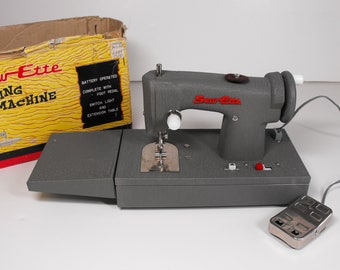 Vtg Sew-Ette Sewing Machine #2169 Gray Metal Battery-Operated with Foot Pedal (1014)