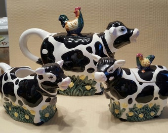 5 Piece Set of Youngs Exclusives Cow Teapot, Sugar and Creamer/ Salt and Pepper Shakers