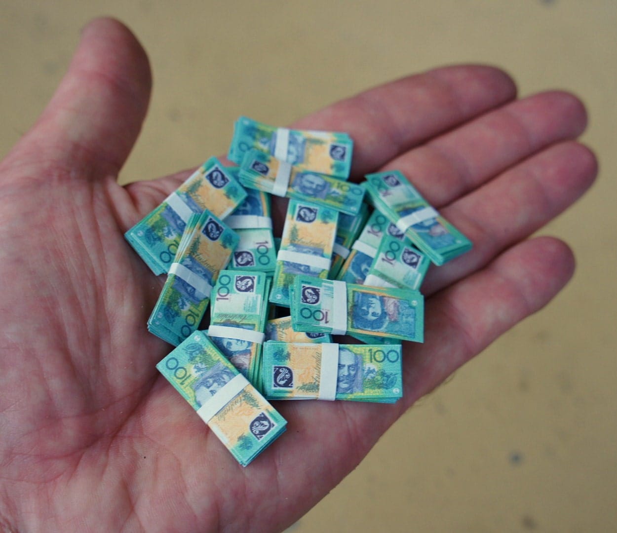 16 scale miniature play money australian 100 dollar notes