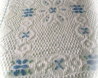 Chenille Bedspread / White Floral Chenille / Retro Linens / Vintage Bedding / Awesome Chenille Bedspread / #2