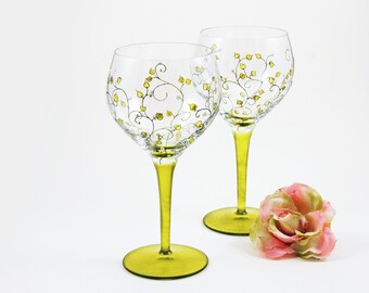 Hand painted wine glasses - Set of 2 wine glasses - Liane collection - Green with white flowers