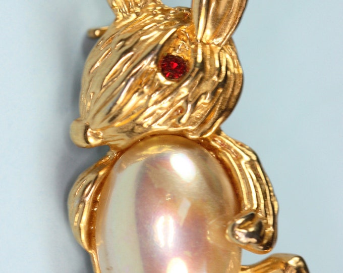 Bunny Rabbit Pin Faux Pearl Tummy Gold Tone Vintage