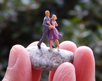 Tiny Terrarium People Fairy Garden Accessory Diorama Ho Scale Couple Dancing Dancers Love Dance DC003
