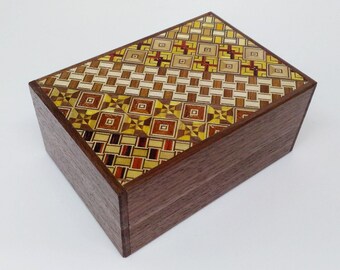 Japanese Puzzle box (Himitsu bako)- 4.5inch(115mm) 12 steps Walnut / Yosegi
