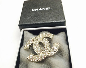 Vintage CHANEL brooch/Pin, Silver Tone, Clear Crystals, CC Large pin, Mint Condition, Item No. S220