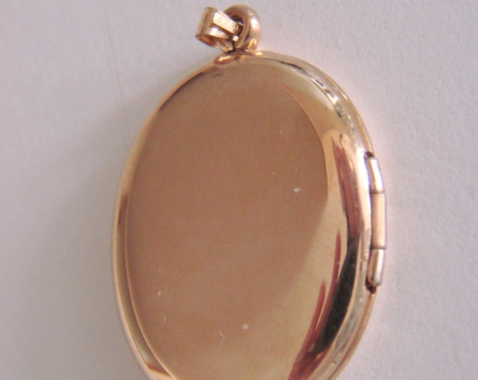 Vintage 14Kt Gold Filled Engraved Locket Designer Signed Jewelry Jewellery