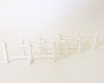 Vintage Fisher Price Farm Fence, #915 Play Family Little People Barn, FPLP, Barn Plastic White Fencing Pieces, Set of Four