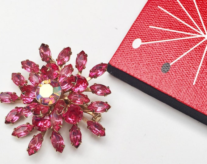 Pink rhinestone Brooch - Pronged Glass rhinestone - Flower - Floral Gold Metal pin - mid century