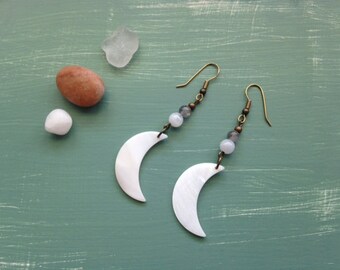 Mother of pearl shell moon dangle earrings with moonstone and labradorite, boho style, gypsy earrings, gemstone earrings, moons,