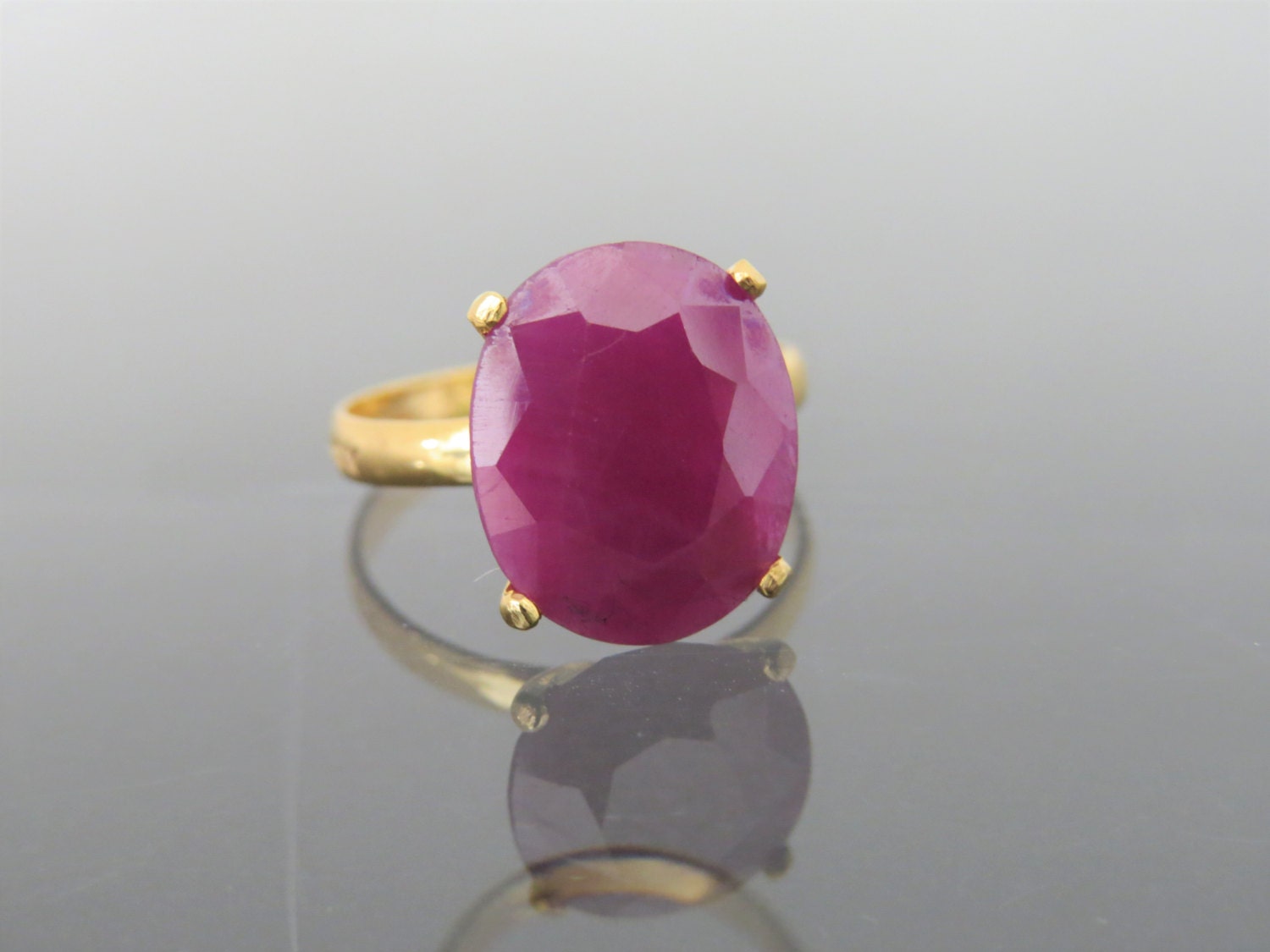 Vintage 18K Solid Yellow Gold 6ct Natural Ruby by wandajewelry2013