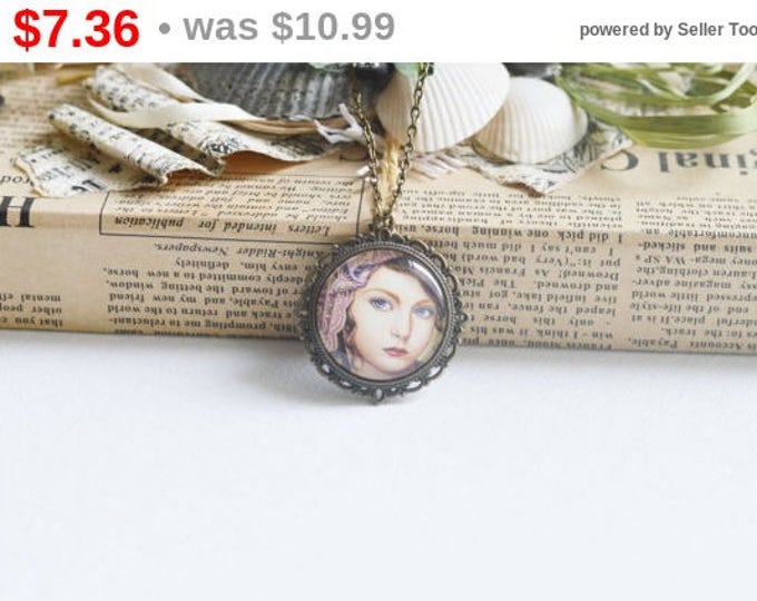 FEMALE IMAGES Round pendant metal brass with the image of girls under glass , Rustic , Vintage, Brown