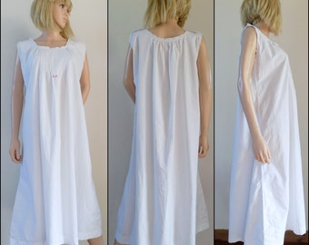 French vintage white monogrammed night gown hand made FP or JP initialed night dress size S/M