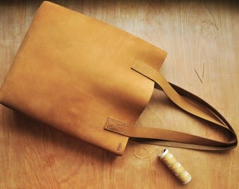 Personalised Simple Leather Tote Bag / Leather Bag / Leather Purse / Simplistic Tote / Minimalist Bag in Camel Brown Leather
