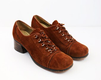 Vintage 70s Brown Suede Grommet Lace Up Oxford Flats size 7