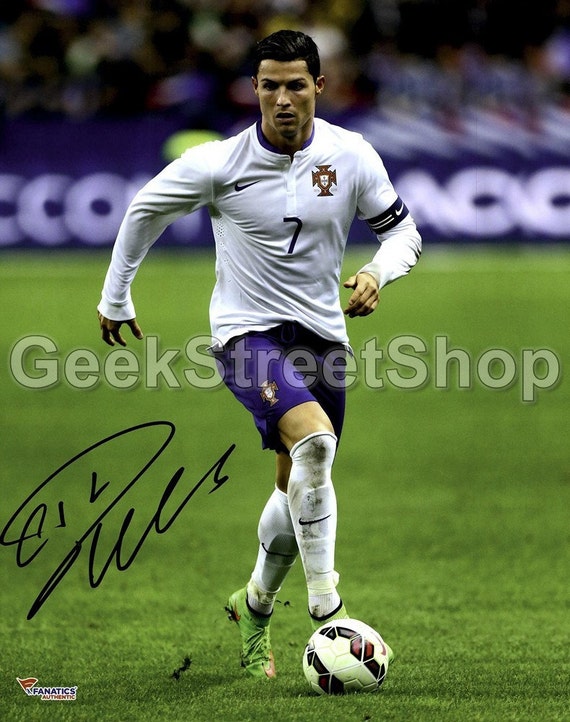 Ronaldo Signature : Cristiano Ronaldo signed football white museum CR7
