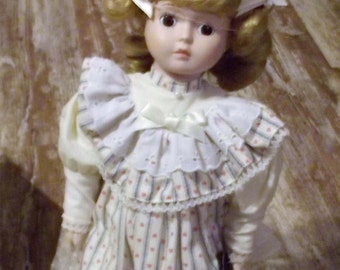 Royal Heirloom Collection Porcelain Doll "PAULINE", #3712/4560